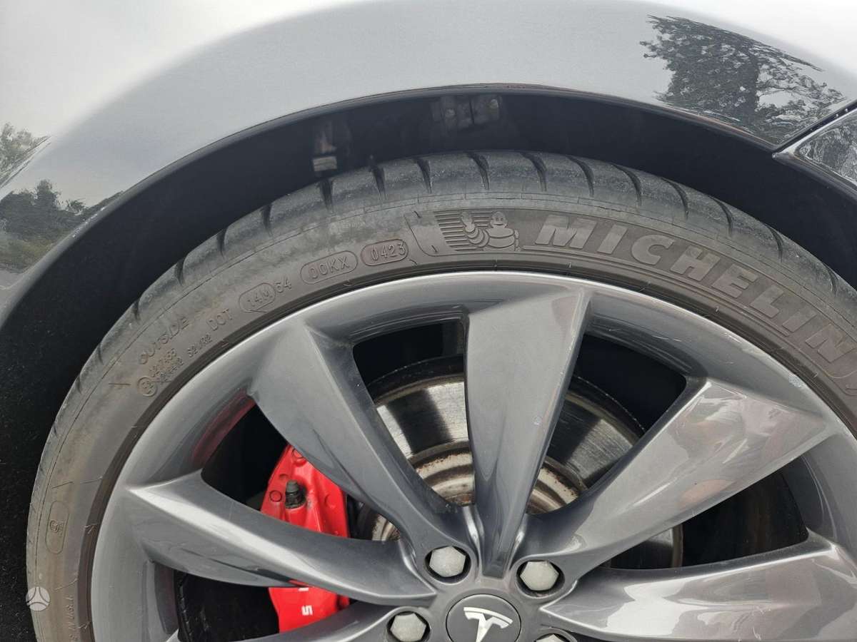 Tesla Model S, 85 кВт·ч, Хэтчбек