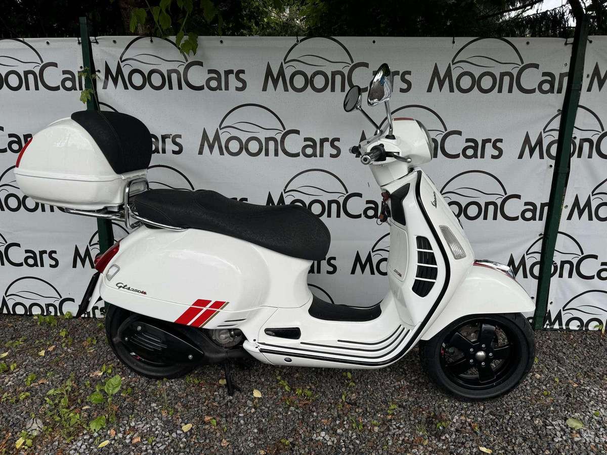 Piaggio Vespa 250cc, scooters / mopeds