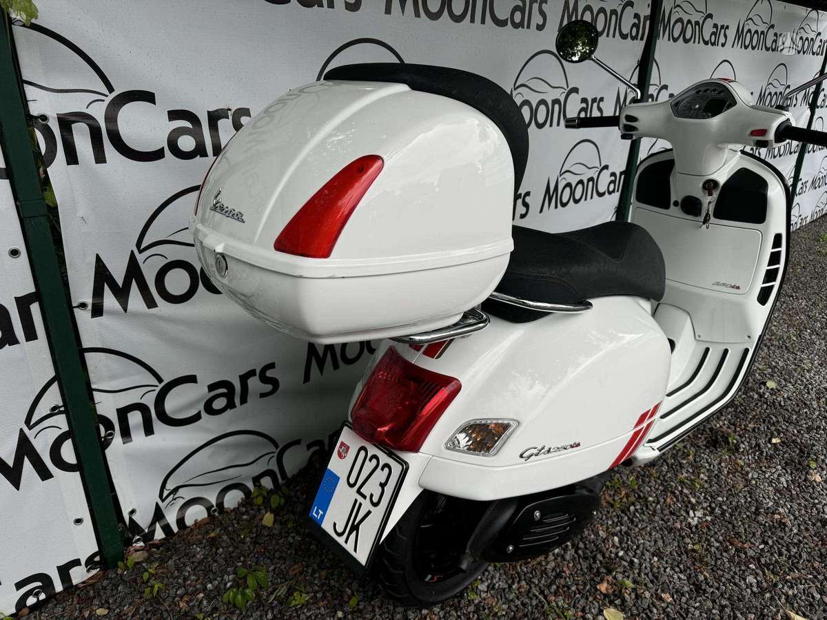 Piaggio Vespa 250cc, scooters / mopeds