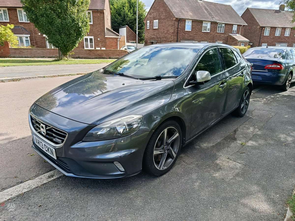 Volvo V40, Хэтчбек