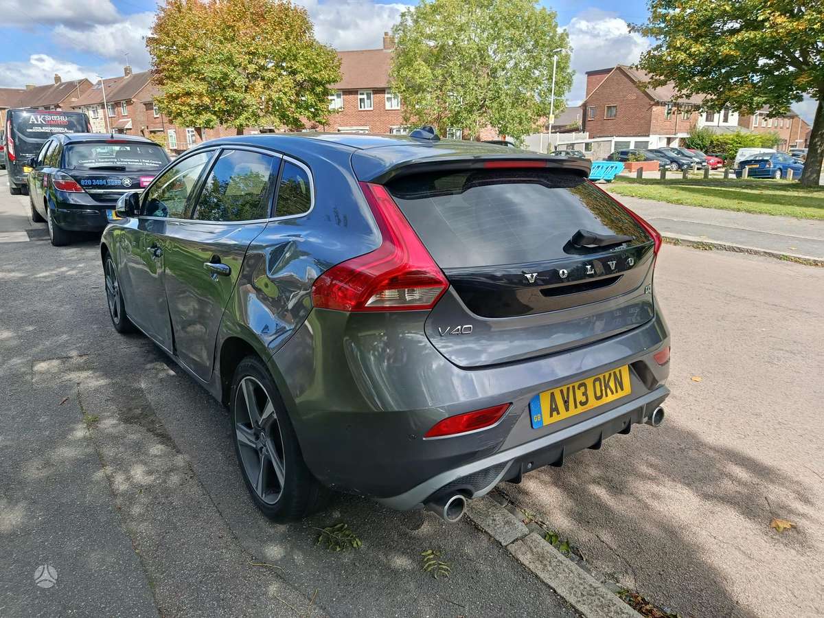 Volvo V40, Хэтчбек