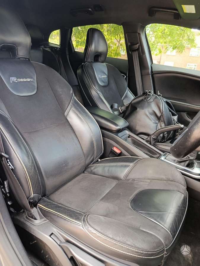 Volvo V40, Хэтчбек