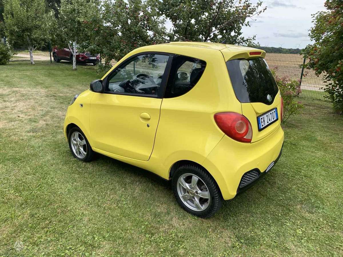 Zhidou KWB, hatchback
