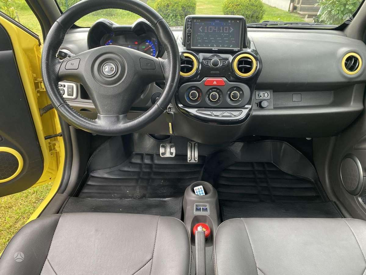 Zhidou KWB, hatchback