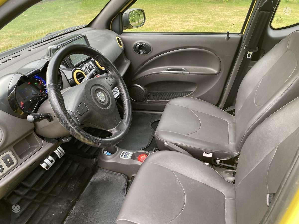 Zhidou KWB, hatchback