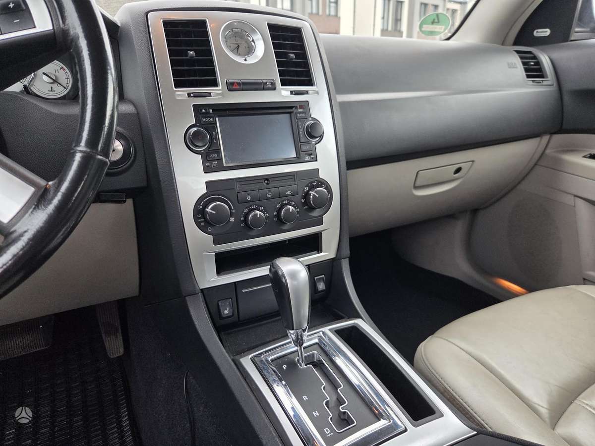 Chrysler 300C, 3.0 l., Седан