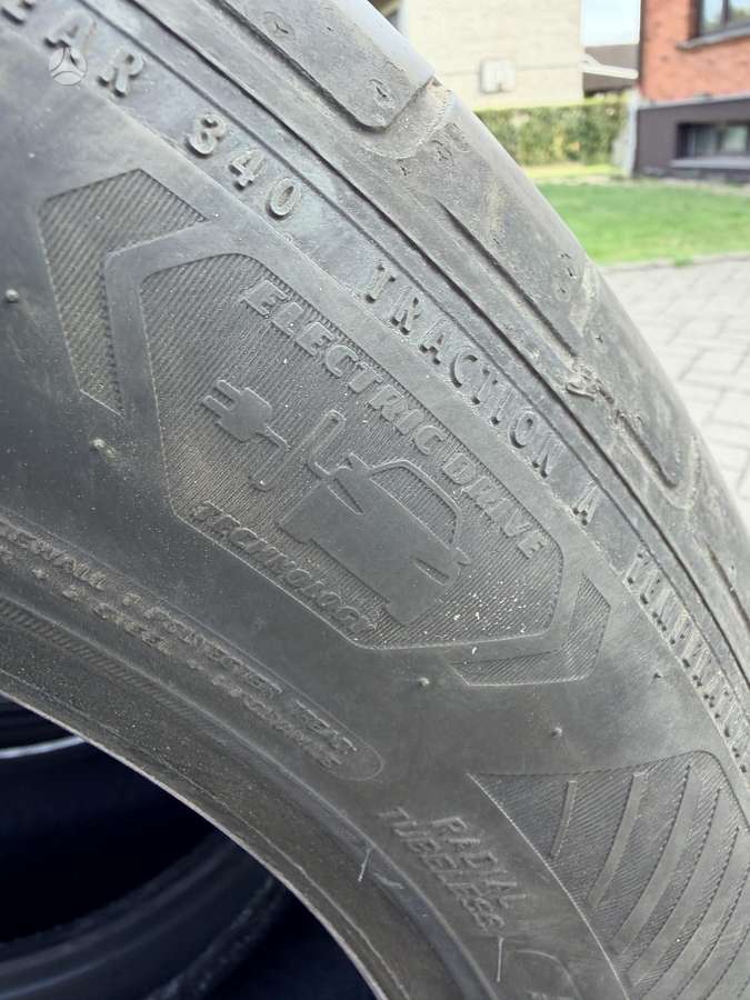 Goodyear, vasarinės 215/55 R18