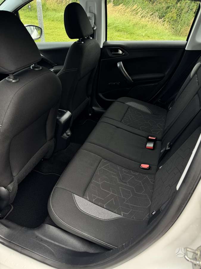 Peugeot 2008 - 8