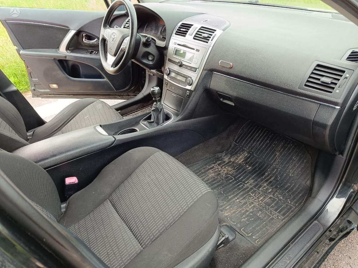 Toyota Avensis - 8