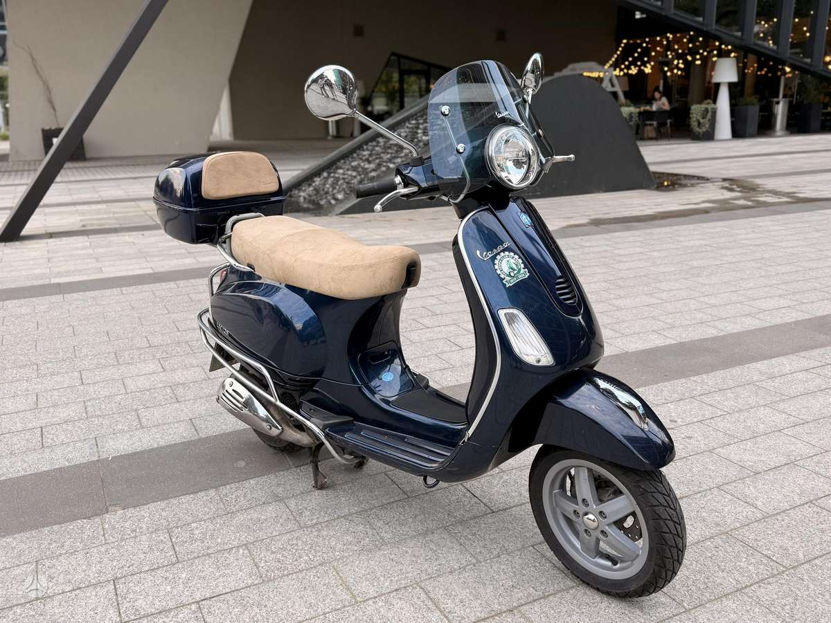 Piaggio Vespa 125cc, scooters / mopeds