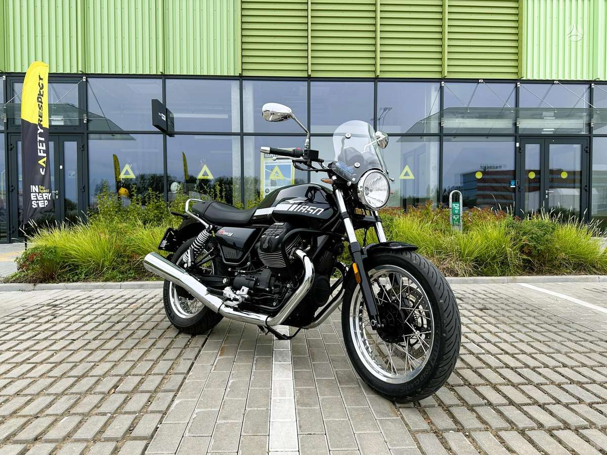 Moto Guzzi V7 853cc, street / classic