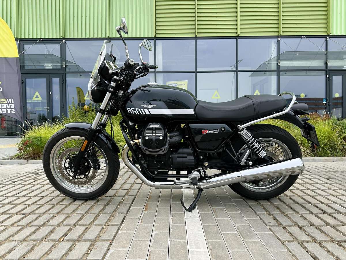 Moto Guzzi V7 853cc, street / classic