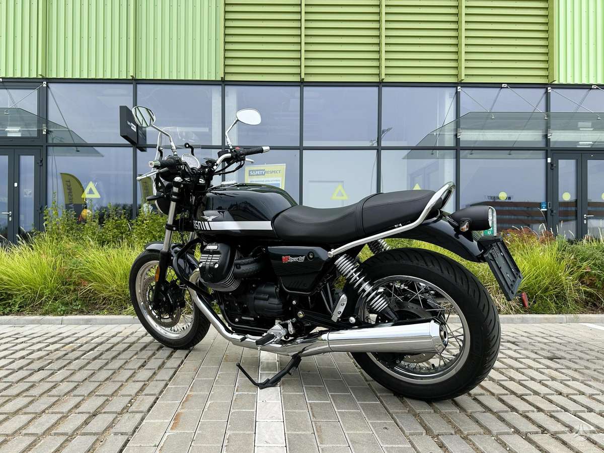 Moto Guzzi V7 853cc, street / classic
