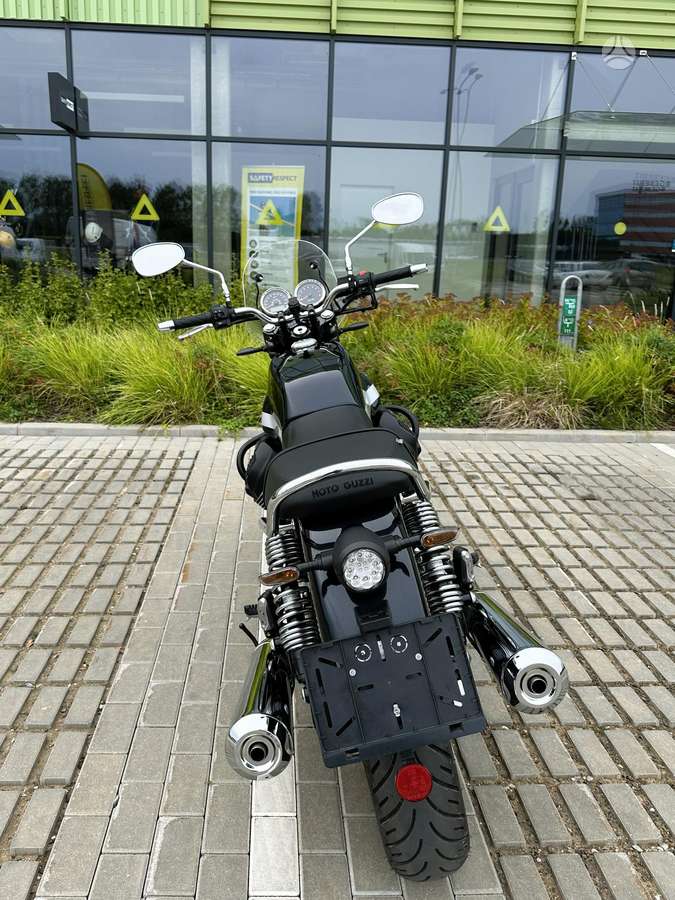 Moto Guzzi V7 853cc, street / classic