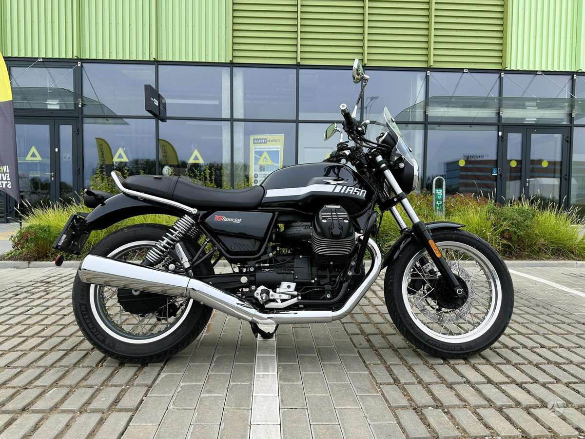 Moto Guzzi V7 853cc, street / classic