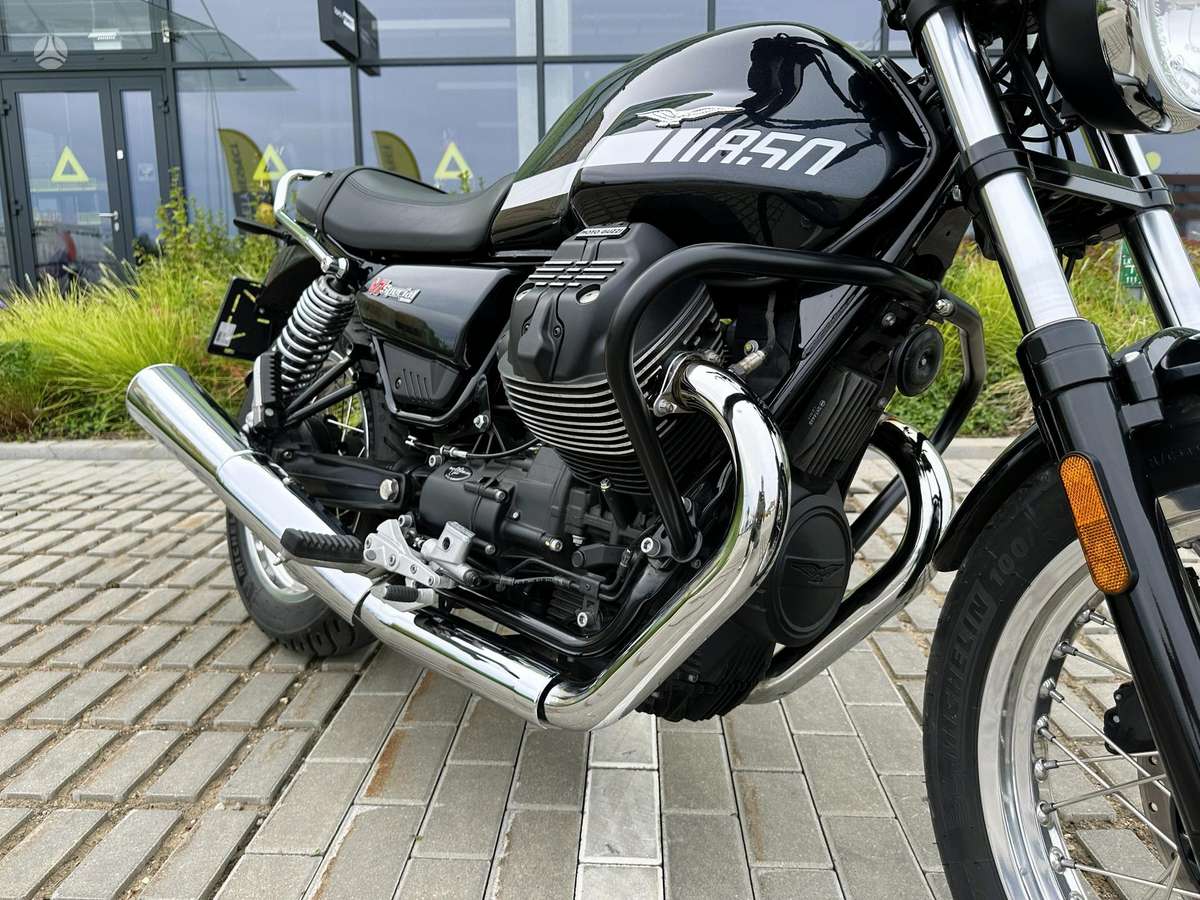 Moto Guzzi V7 853cc, street / classic