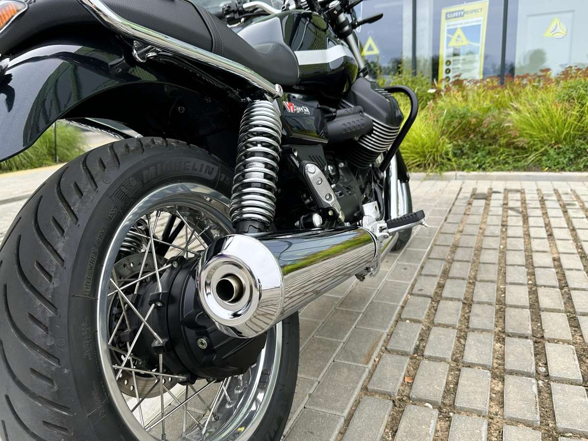 Moto Guzzi V7 853cc, street / classic
