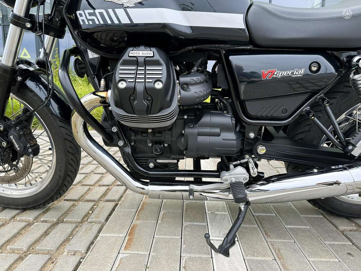 Moto Guzzi V7 853cc, street / classic
