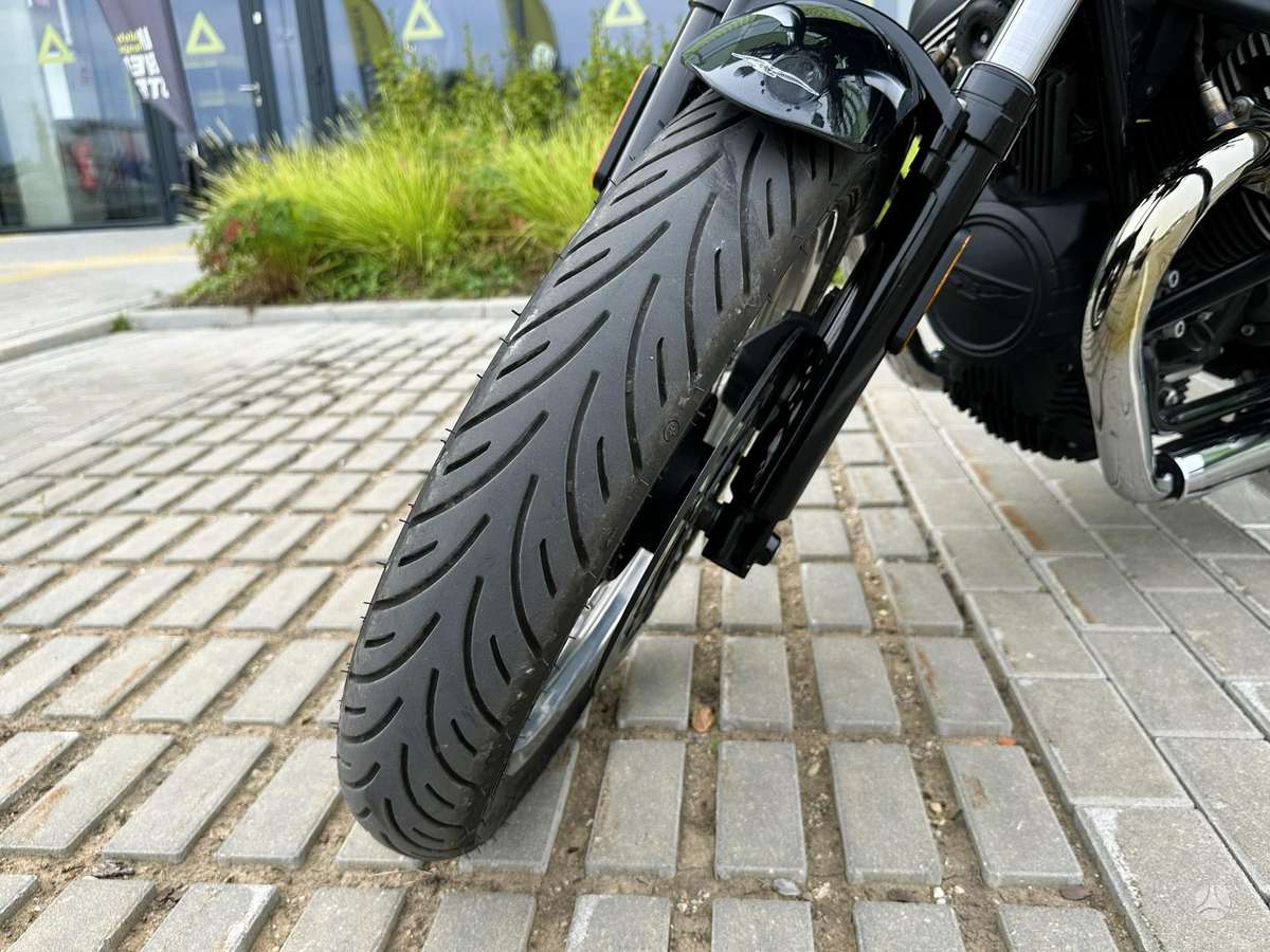 Moto Guzzi V7 853cc, street / classic