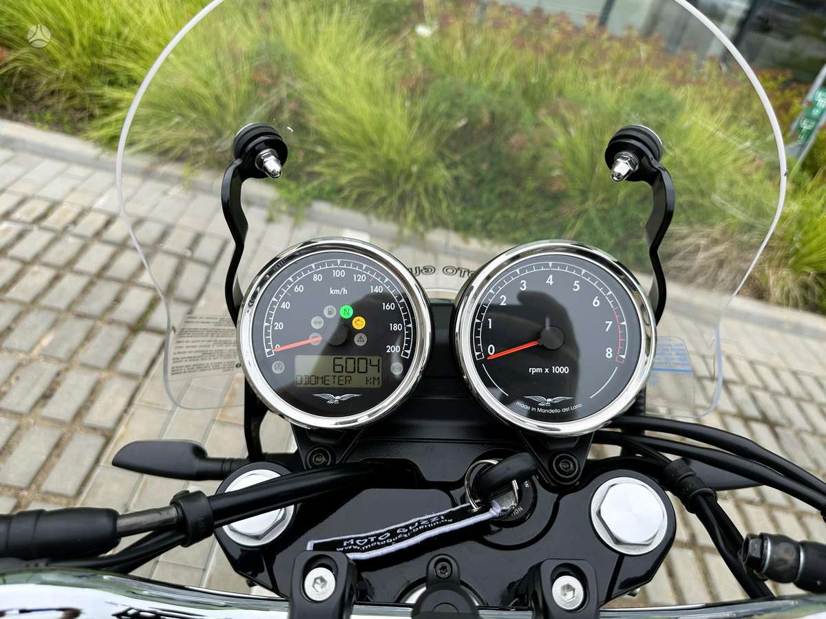 Moto Guzzi V7 853cc, street / classic