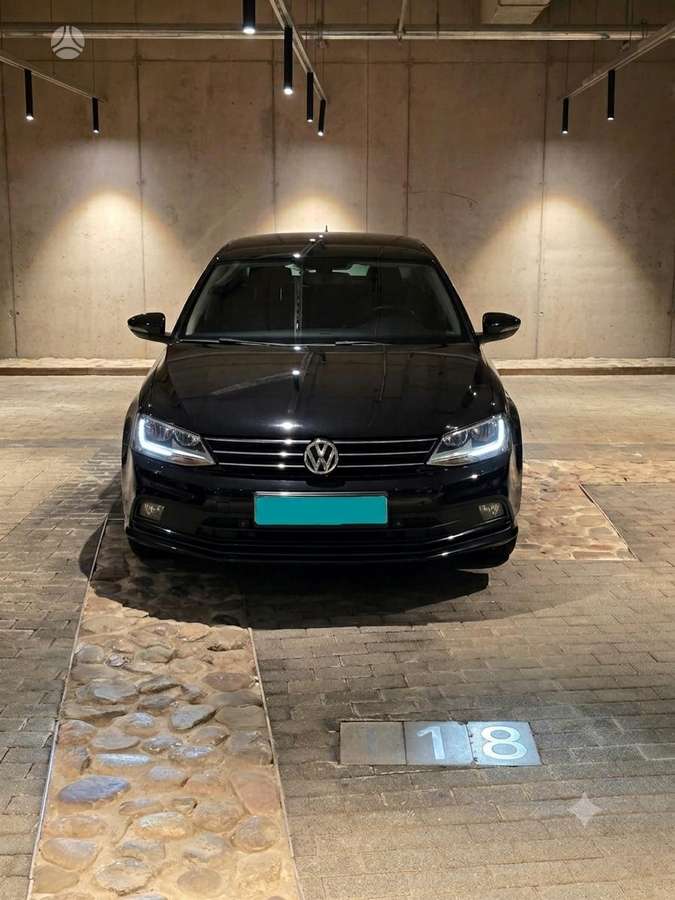Volkswagen Jetta - 1