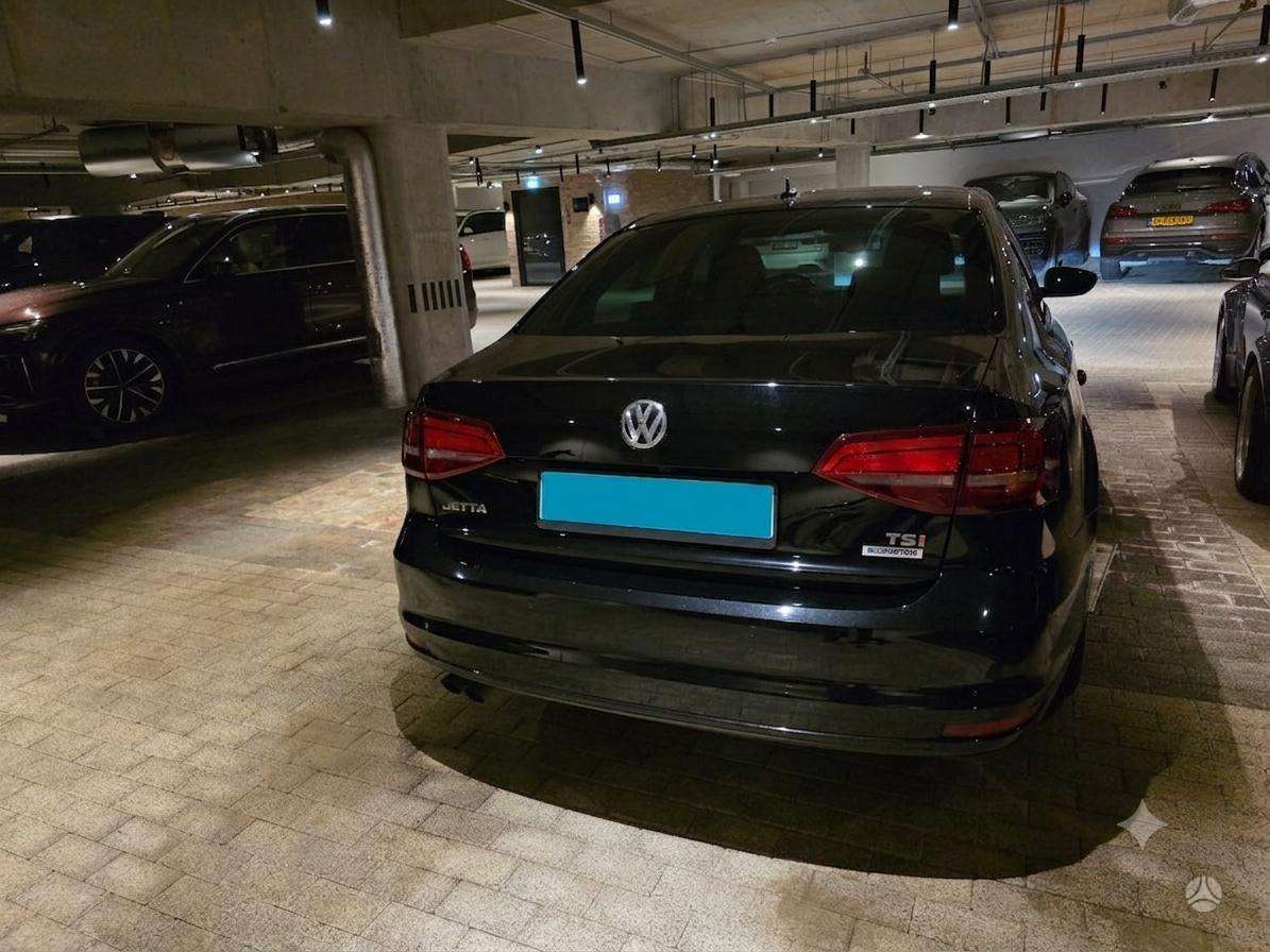 Volkswagen Jetta - 2