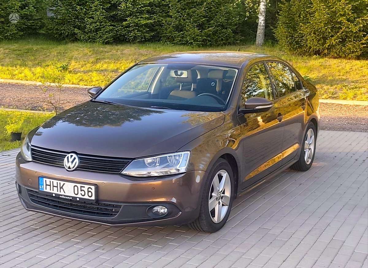 Volkswagen Jetta - 1