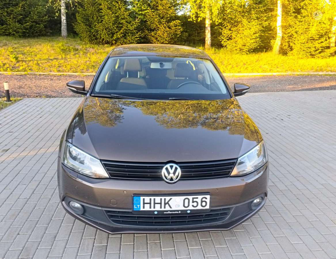 Volkswagen Jetta - 2