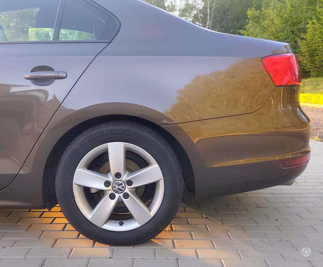 Volkswagen Jetta - 7