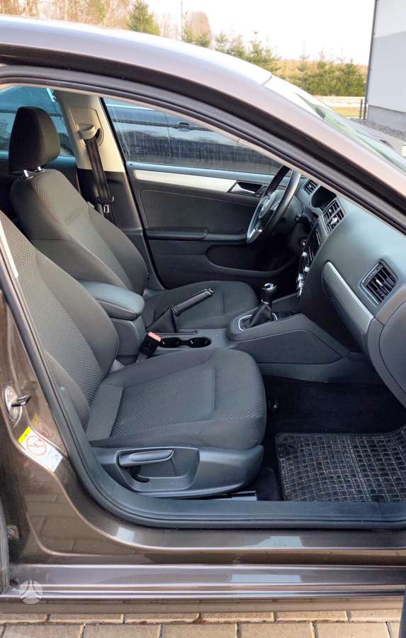 Volkswagen Jetta - 11