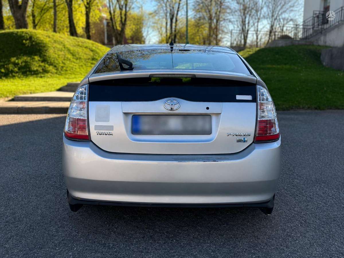 Toyota Prius - 4