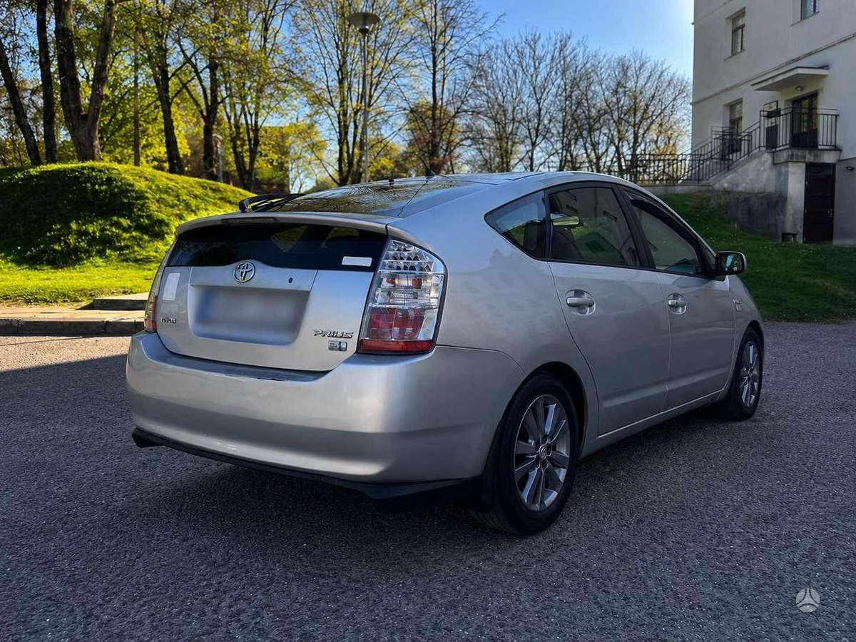 Toyota Prius - 5