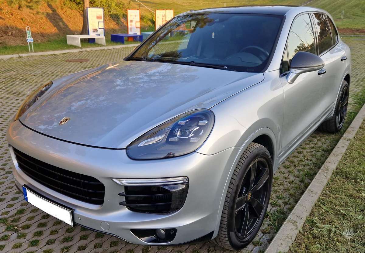 Porsche Cayenne - 1