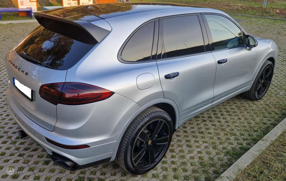 Porsche Cayenne - 2