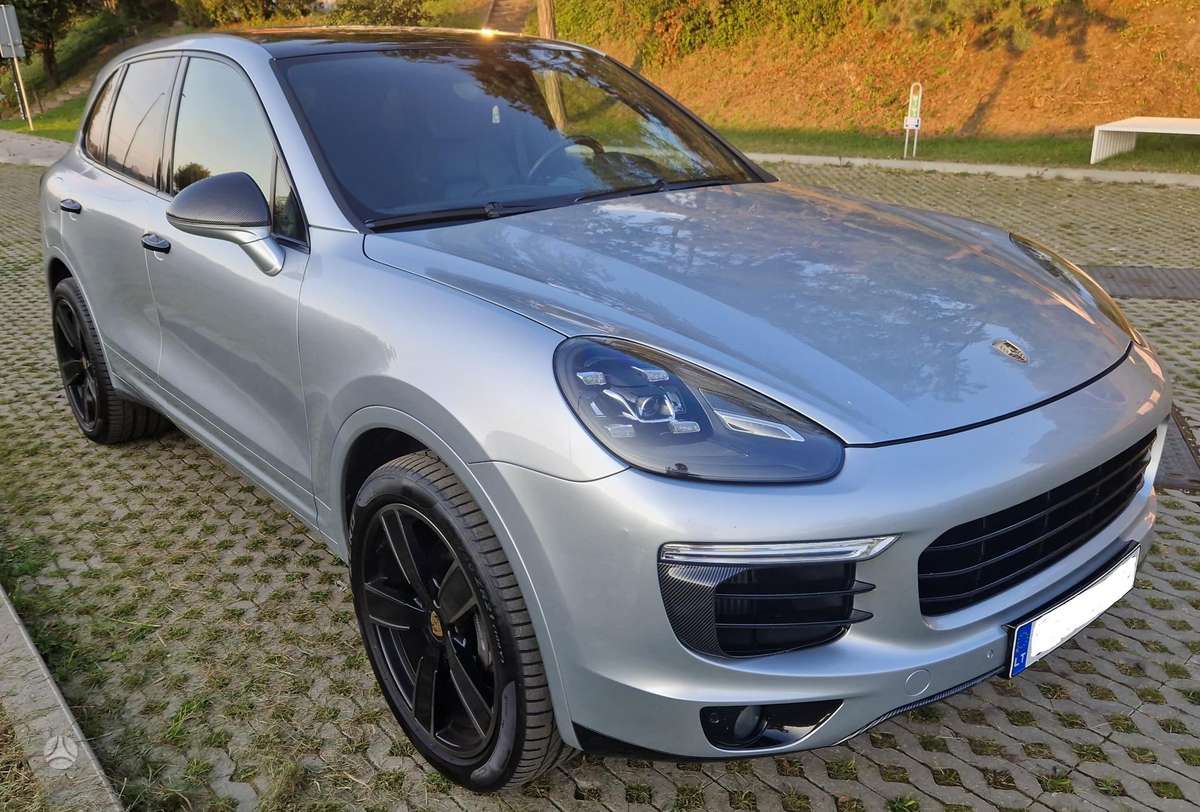 Porsche Cayenne - 4
