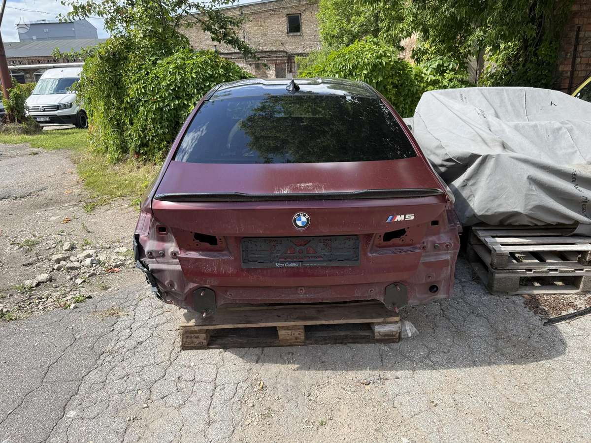 BMW M5, 4.4 l., Седан