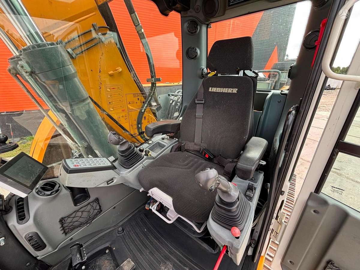 Liebherr R 920 Compact, excavator
