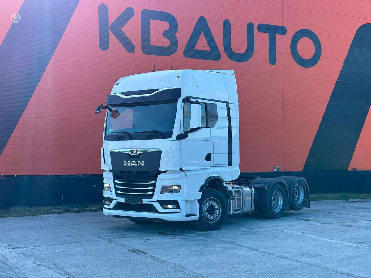 MAN TGX 28.520 6x2, single sleeper