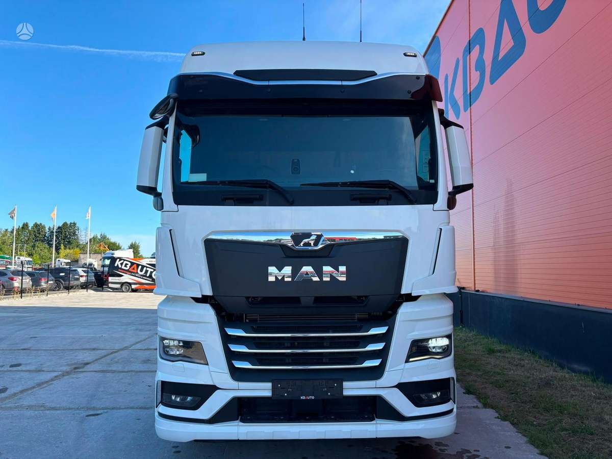 MAN TGX 28.520 6x2, single sleeper