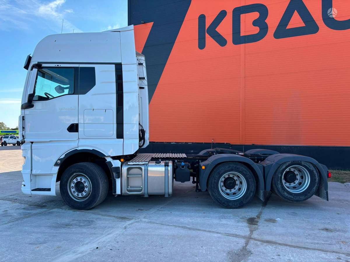 MAN TGX 28.520 6x2, single sleeper