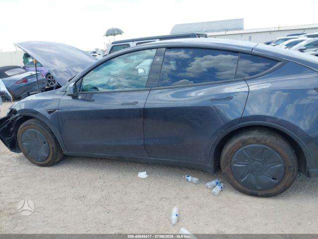Tesla Model Y, off-road / crossover