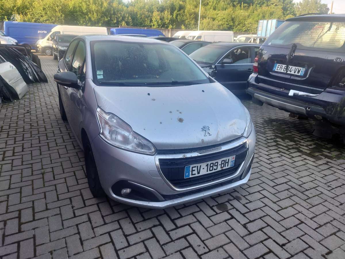 Peugeot 208 по частям