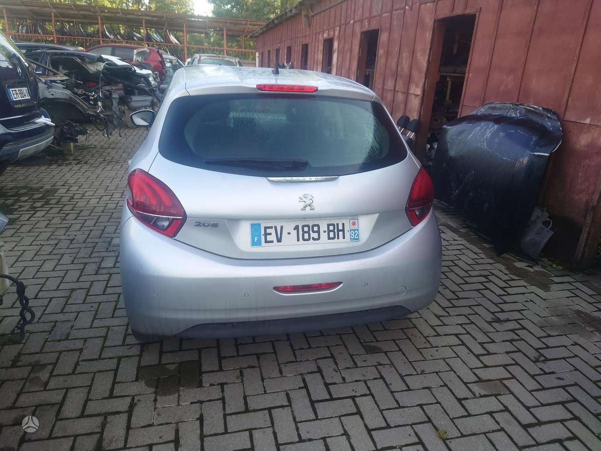 Peugeot 208 dalimis