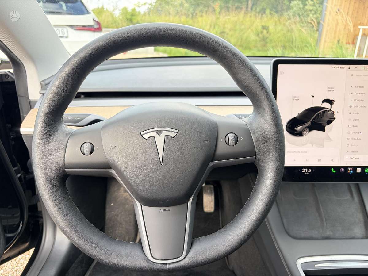Tesla Model 3 - 10