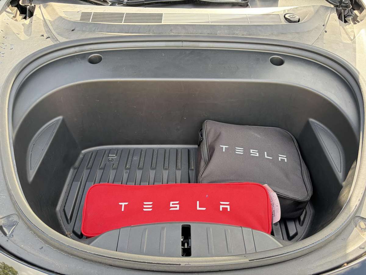Tesla Model 3, 60 кВт·ч, Седан