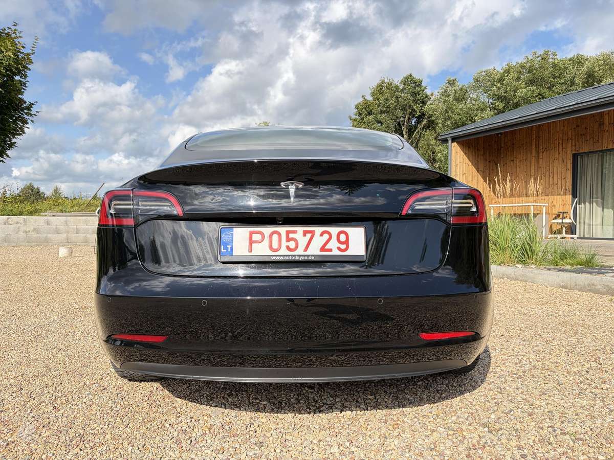 Tesla Model 3 - 6