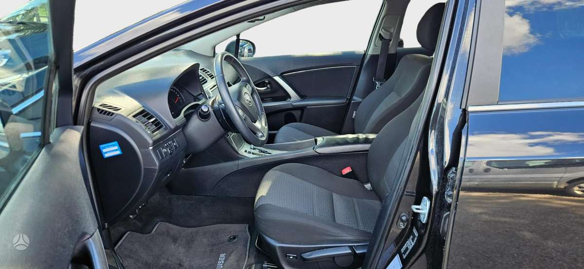 Toyota Avensis - 10