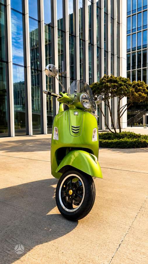 Piaggio Vespa 125cc, scooters / mopeds
