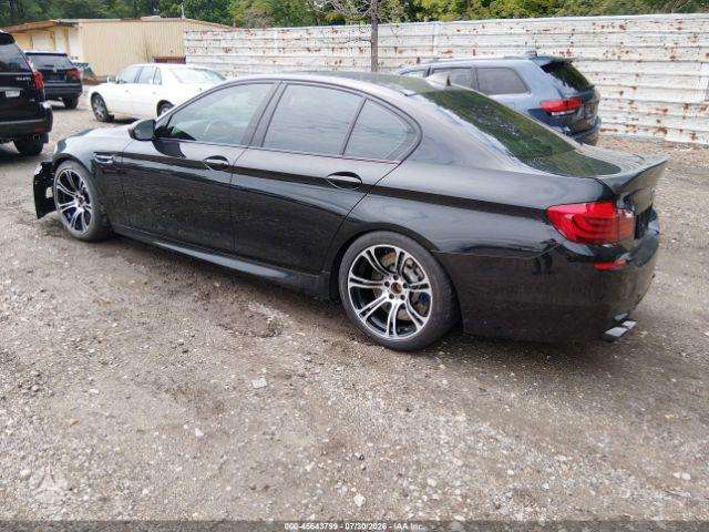 BMW M5, Седан