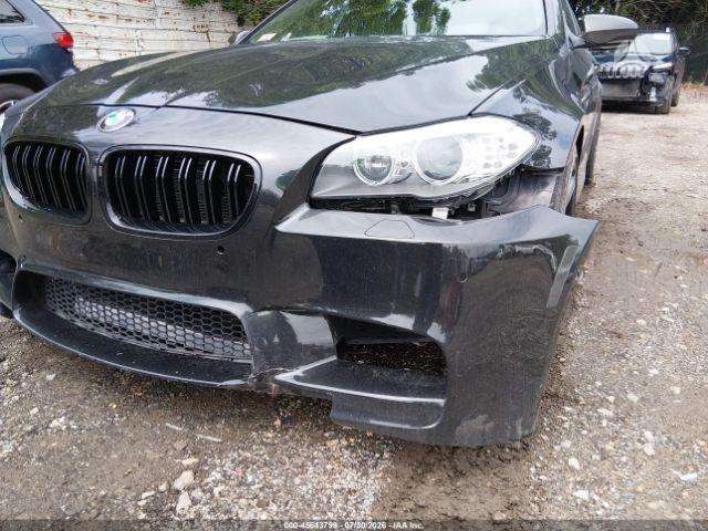 BMW M5, Седан